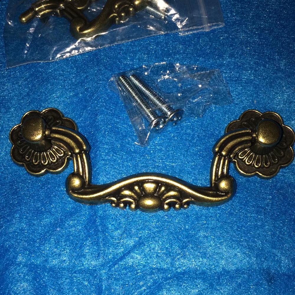 Drawer pull handles